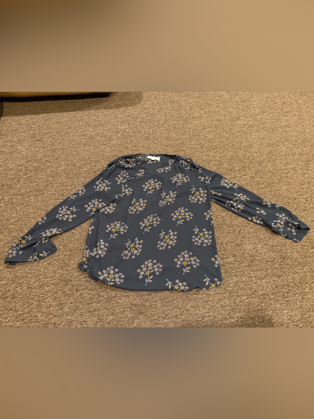 EUC Women's L  LOFT Navy Floral Button-Front Blouse top LS casual career